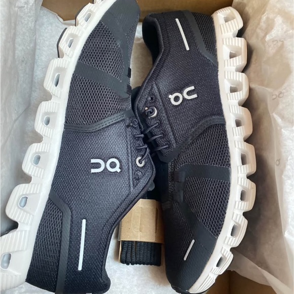 On Clouds Other - On clouds 5 Running Men's Cloud Sneakers in Black/White